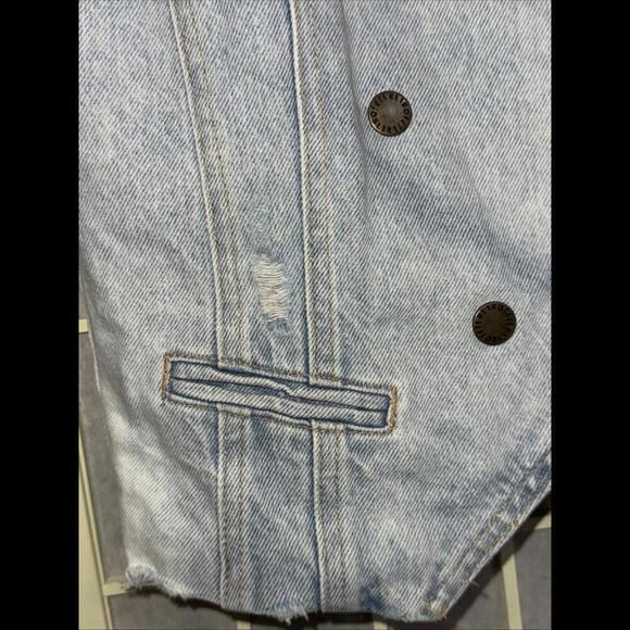 Revolve Retrofête Vivienne Denim Distressed Preppy Designer Jacket SMALL - Picture 3 of 15